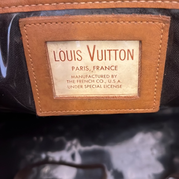 Louis Vuitton Travel Bag. - Picture 5 of 12